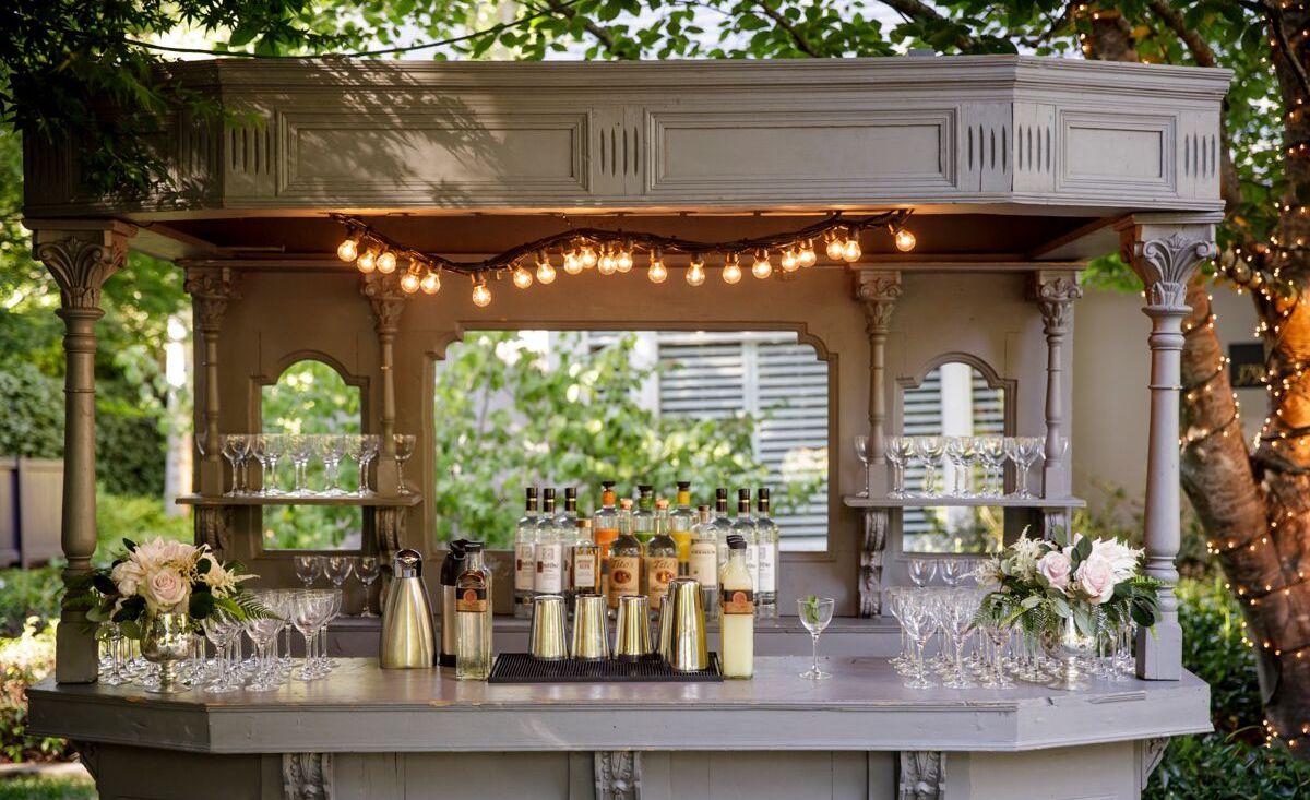 Elegant garden reception bar station