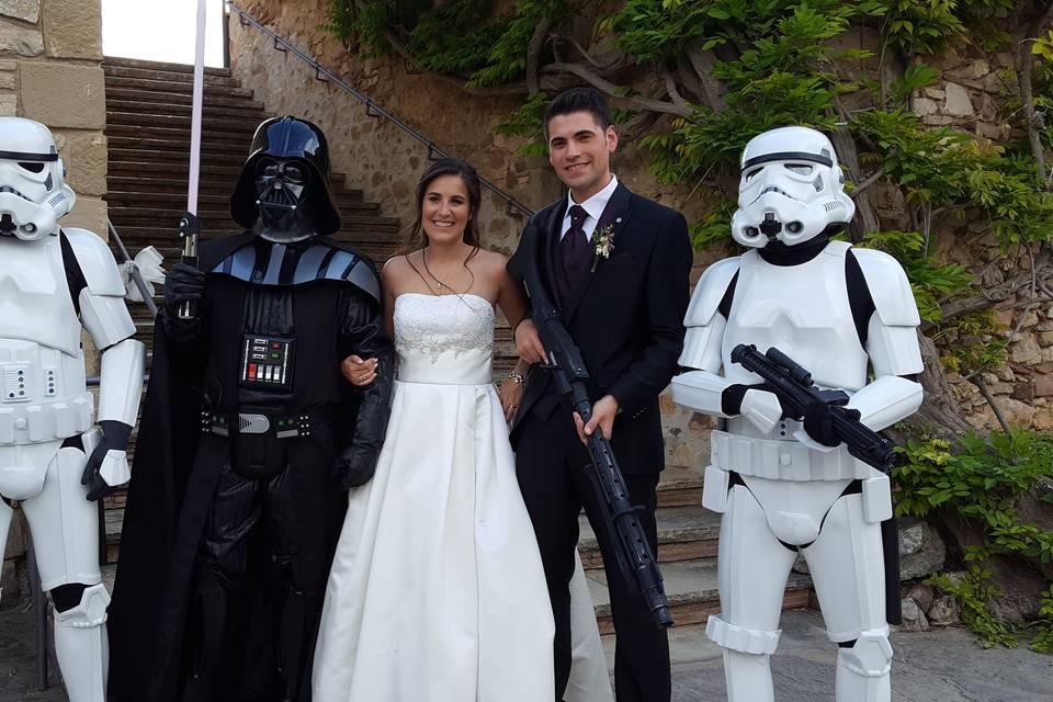 Wedding couple with pop culture theme