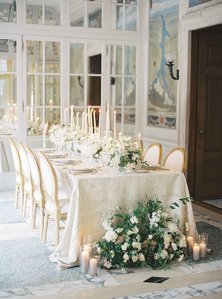 Luxury small wedding table arrangement