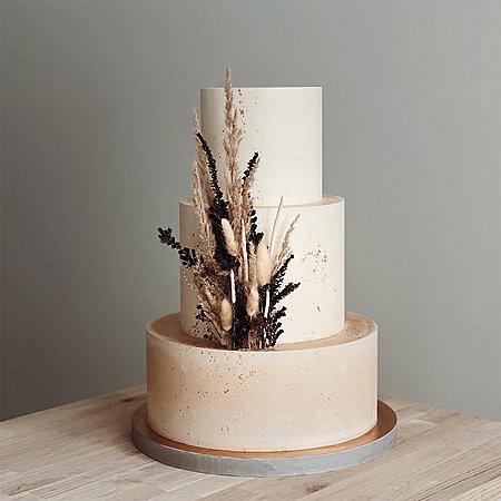 Minimalist boho wedding cake