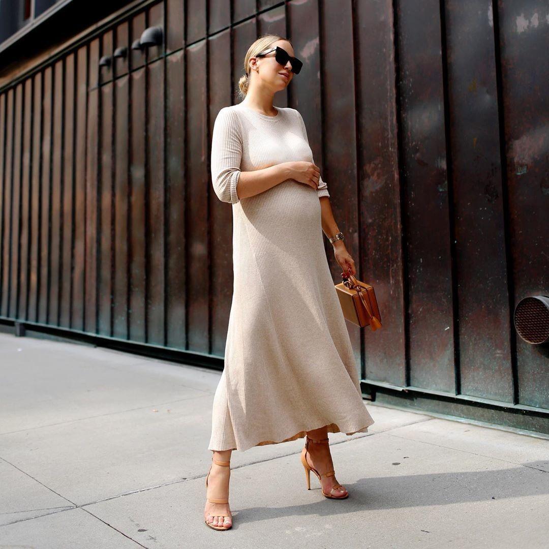 Pregnant guest neutral maternity outfit