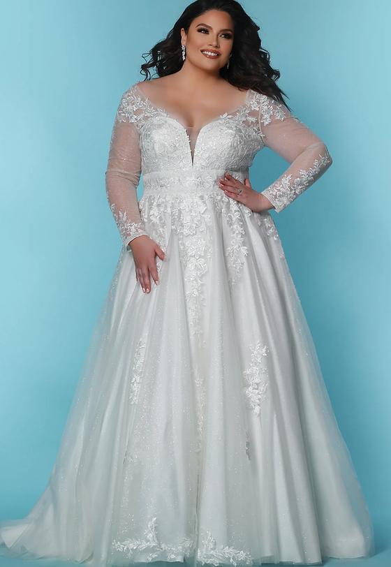 Plus size wedding dress elegant bridal look