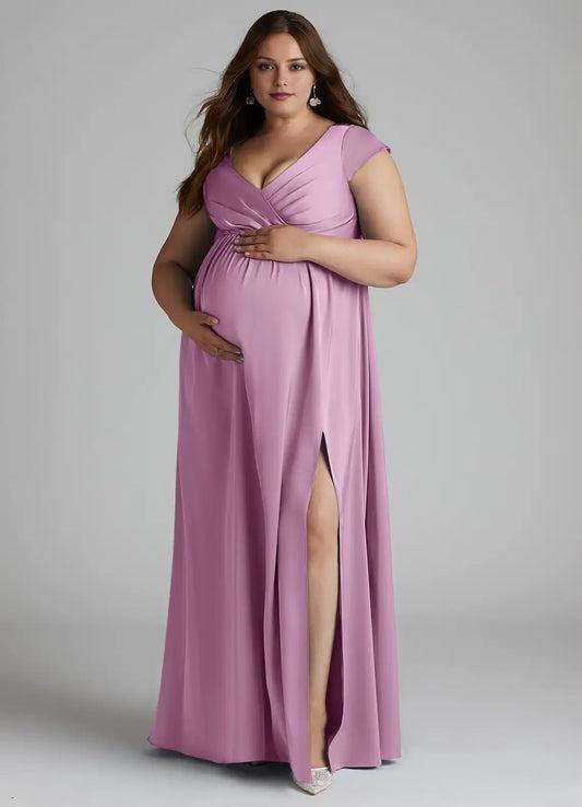 Plus size pregnant wedding guest outfit