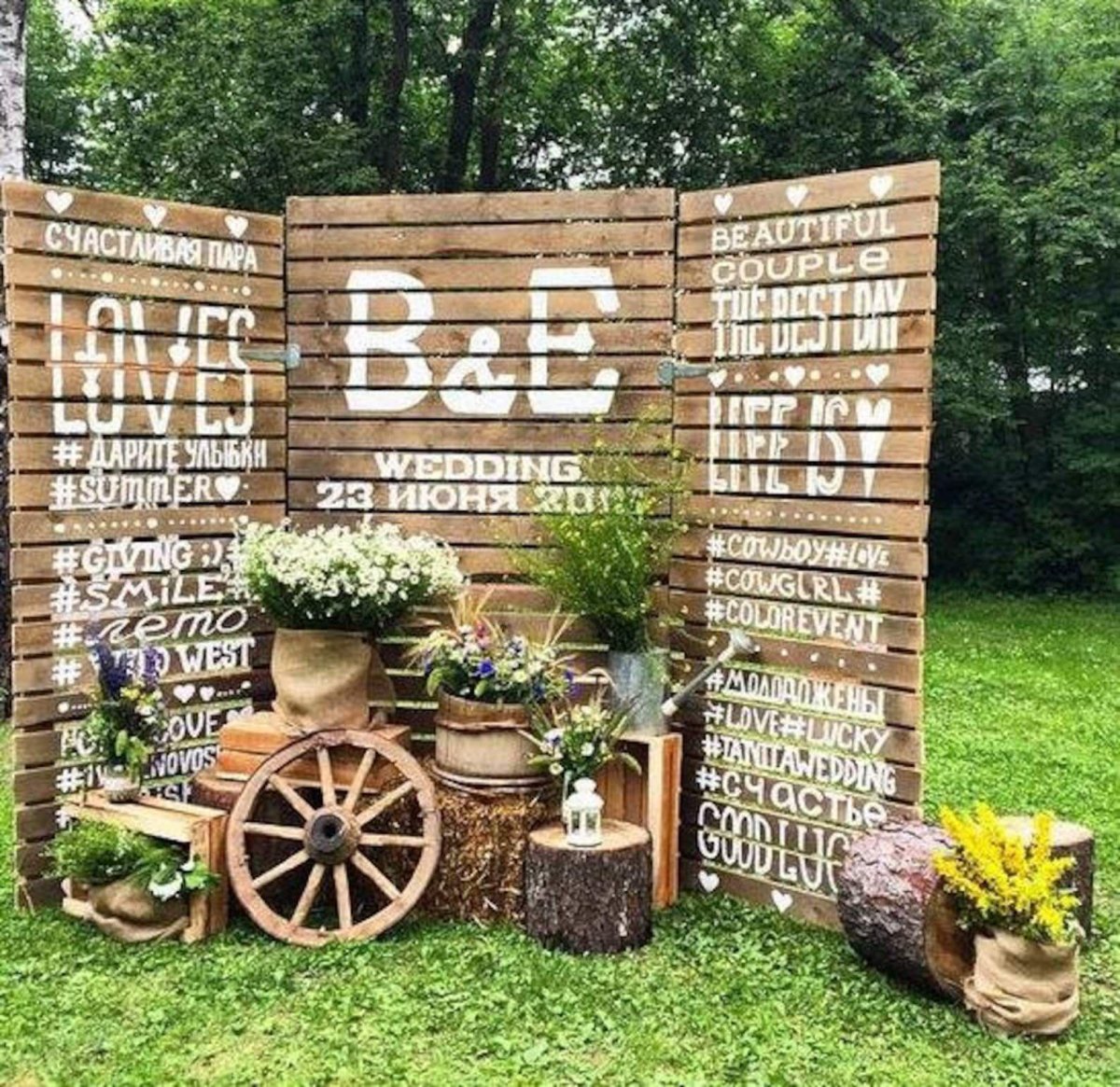 Rustic wedding photo booth backdrop