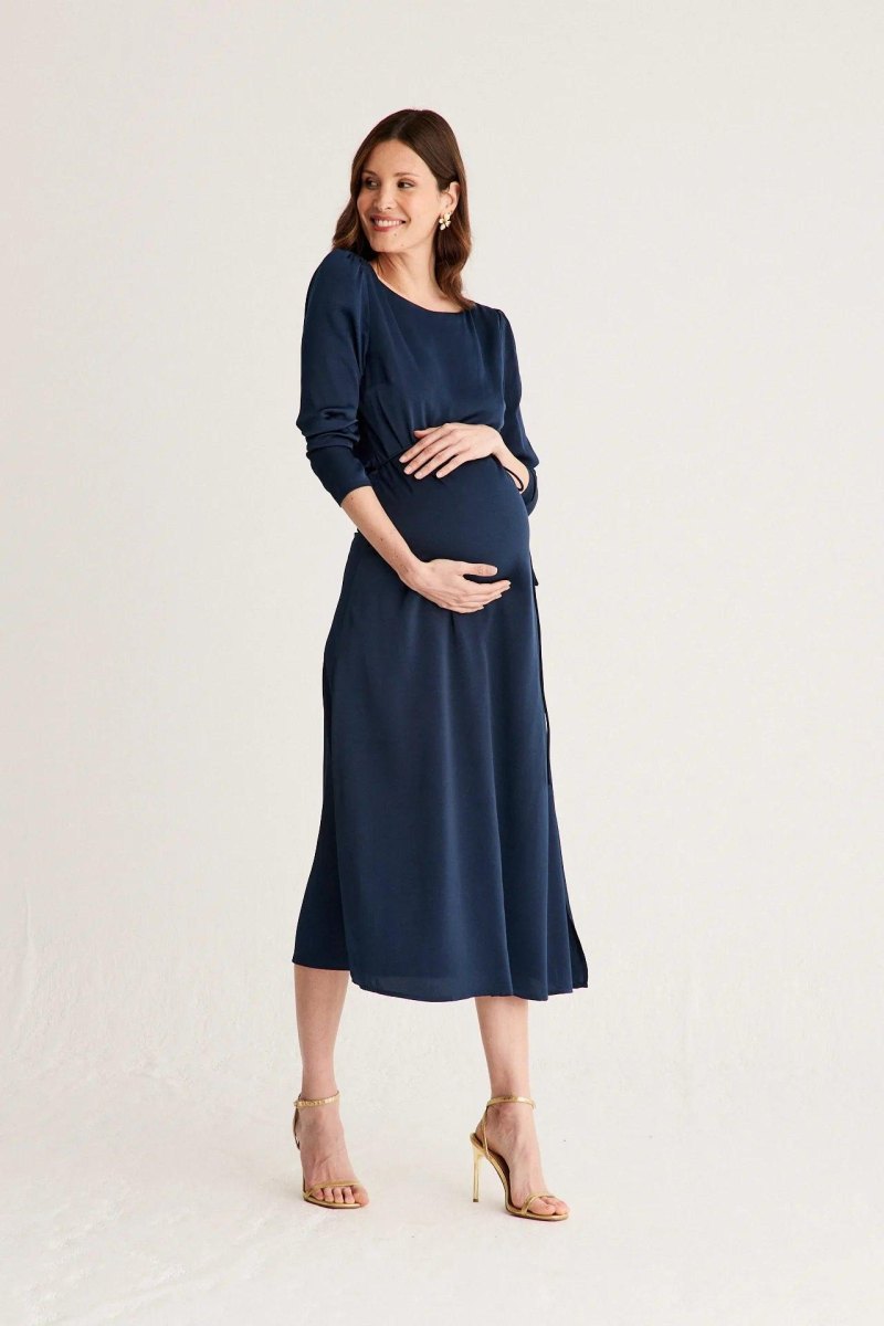 Pregnant guest in satin maternity dress
